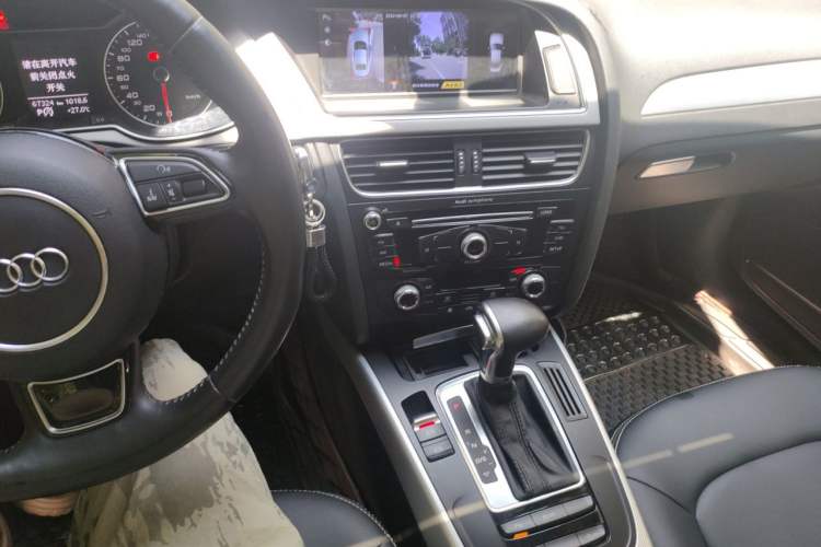Used Audi A4L 2015 35 TFSI Automatic Standard Model Audio And AC Panel