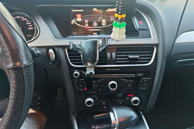 Used Audi A4L 2015 35 TFSI Automatic Standard Model Audio And AC Panel