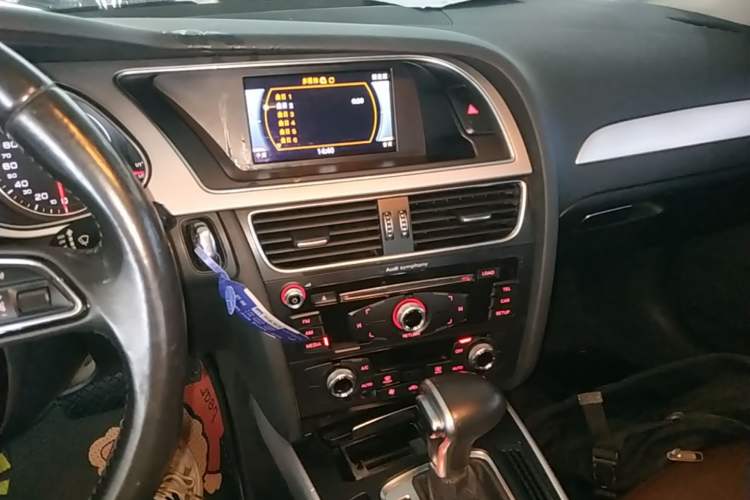 Used Audi A4L 2015 35 TFSI Automatic Standard Model Audio And AC Panel