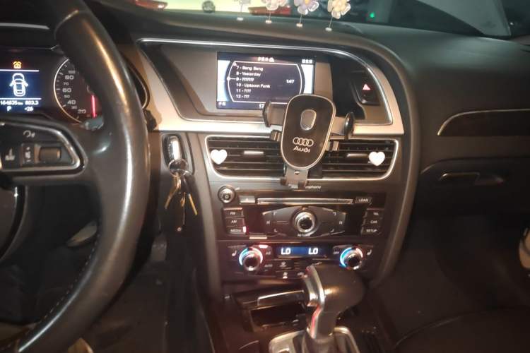 Used Audi A4L 2015 35 TFSI Automatic Comfort Model Audio And AC Panel