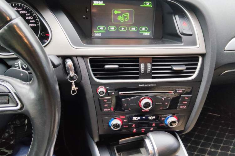 Used Audi A4L 2015 35 TFSI Automatic Standard Model Audio And AC Panel