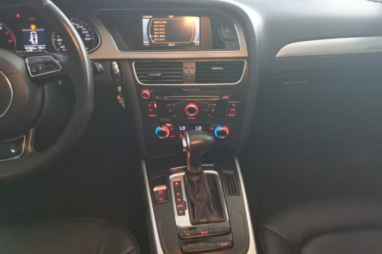 Used Audi A4L 2015 45 TFSI quattro Individual Sport Edition Audio And AC Panel