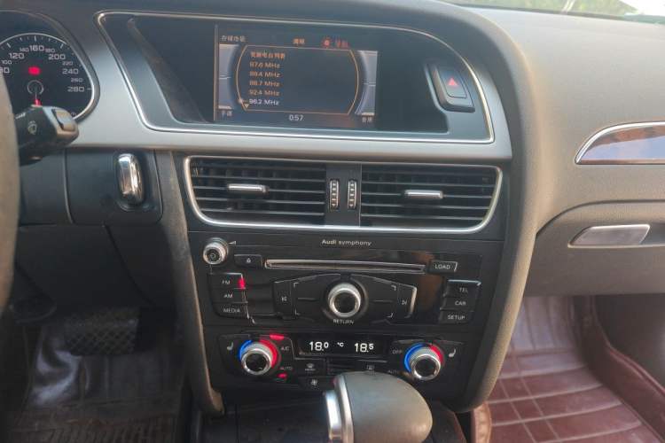 Used Audi A4L 2015 35 TFSI Automatic Comfort Model Audio And AC Panel
