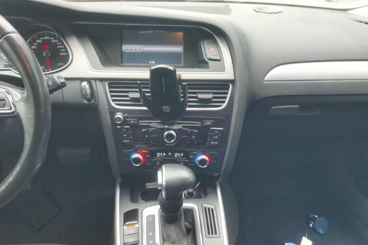 Used Audi A4L 2015 35 TFSI Automatic Standard Model Audio And AC Panel