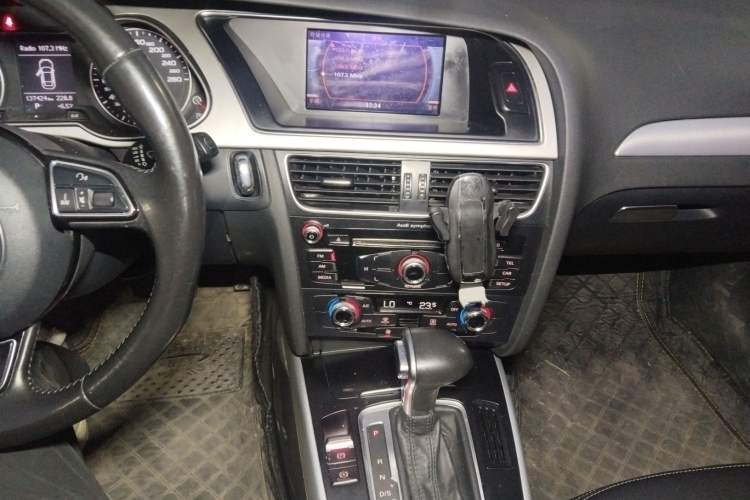 Used Audi A4L 2015 35 TFSI Automatic Standard Model Audio And AC Panel