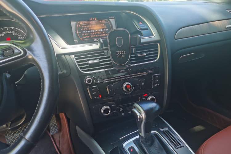 Used Audi A4L 2015 35 TFSI Automatic Standard Model Audio And AC Panel