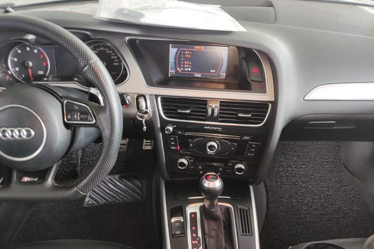 Used Audi A4L 2015 45 TFSI quattro Individual Sport Edition Audio And AC Panel