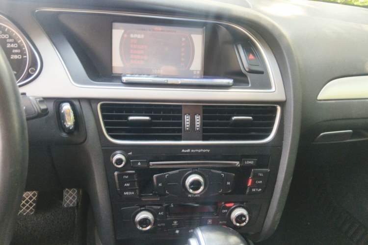 Used Audi A4L 2015 35 TFSI Automatic Standard Model Audio And AC Panel