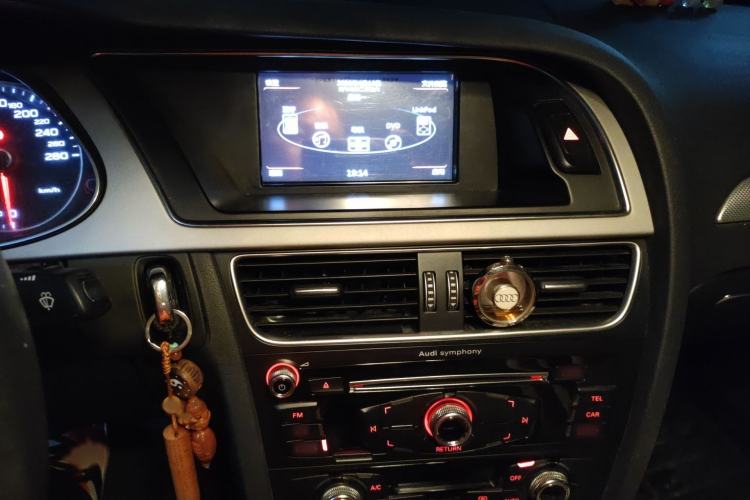 Used Audi A4L 2015 35 TFSI Automatic Standard Model Audio And AC Panel