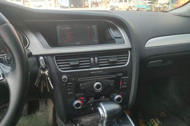 Used Audi A4L 2015 35 TFSI Automatic Standard Model Audio And AC Panel