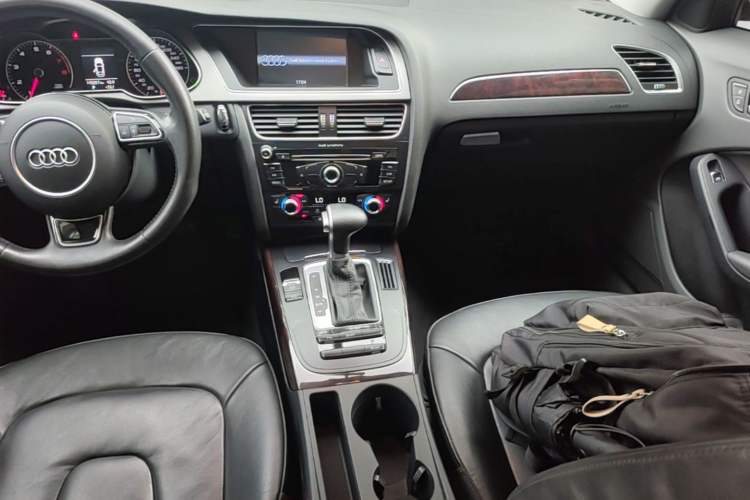 Used Audi A4L 2015 35 TFSI Automatic Comfort Model Audio And AC Panel