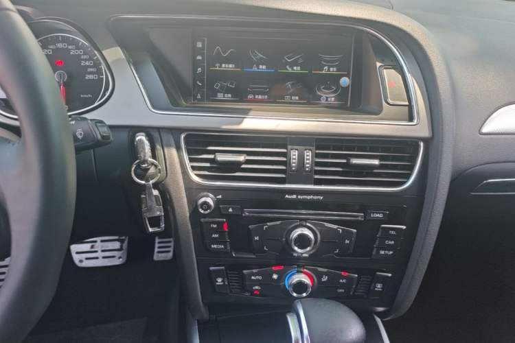 Used Audi A4L 2015 35 TFSI Automatic Standard Model Audio And AC Panel