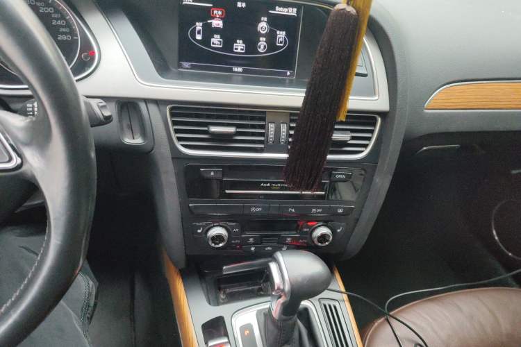 Used Audi A4L 2015 35 TFSI Automatic Luxury Edition Audio And AC Panel