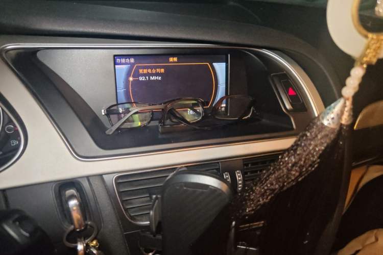Used Audi A4L 2015 35 TFSI Automatic Standard Model Audio And AC Panel