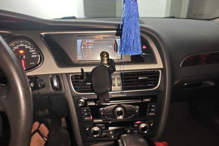 Used Audi A4L 2015 35 TFSI Automatic Comfort Model Audio And AC Panel