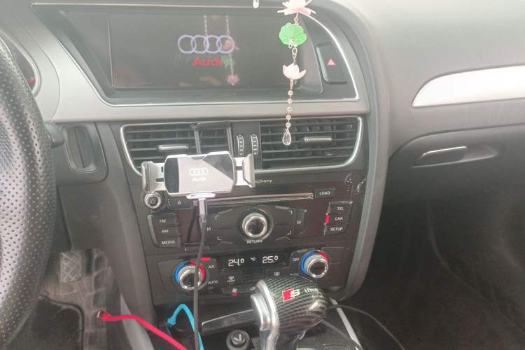 Used Audi A4L 2015 35 TFSI Automatic Standard Model Audio And AC Panel