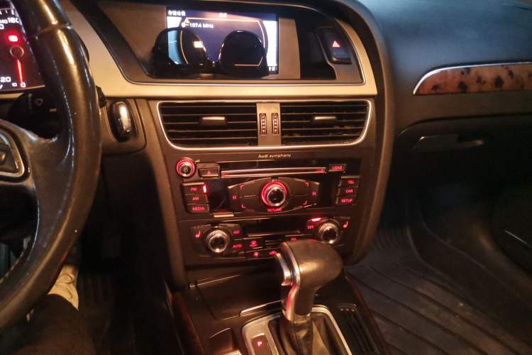 Used Audi A4L 2015 35 TFSI Automatic Comfort Model Audio And AC Panel