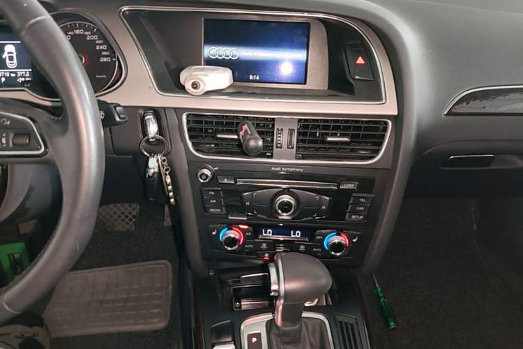 Used Audi A4L 2015 35 TFSI Automatic Comfort Model Audio And AC Panel