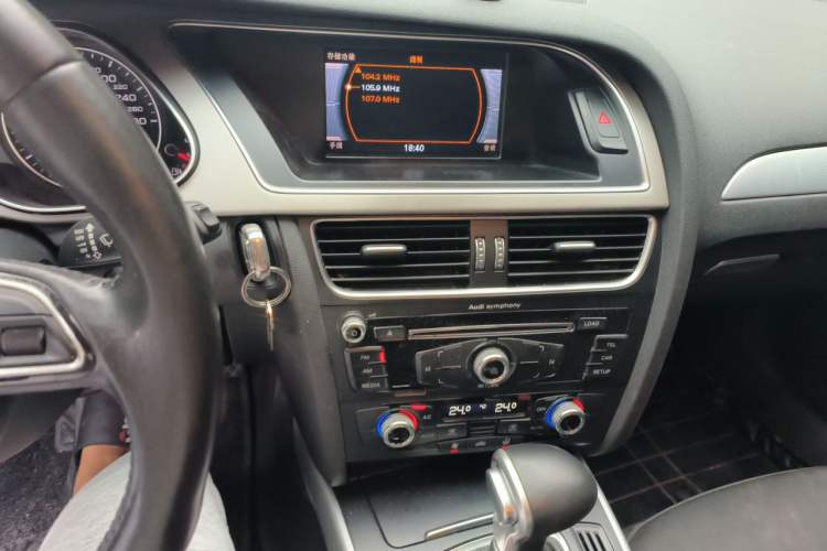 Used Audi A4L 2015 35 TFSI Automatic Standard Model Audio And AC Panel