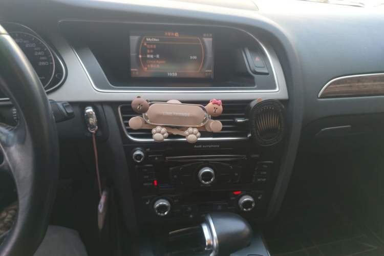Used Audi A4L 2015 35 TFSI Automatic Comfort Model Audio And AC Panel