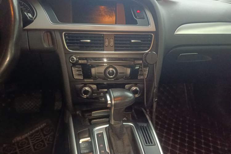 Used Audi A4L 2015 35 TFSI Automatic Standard Model Audio And AC Panel