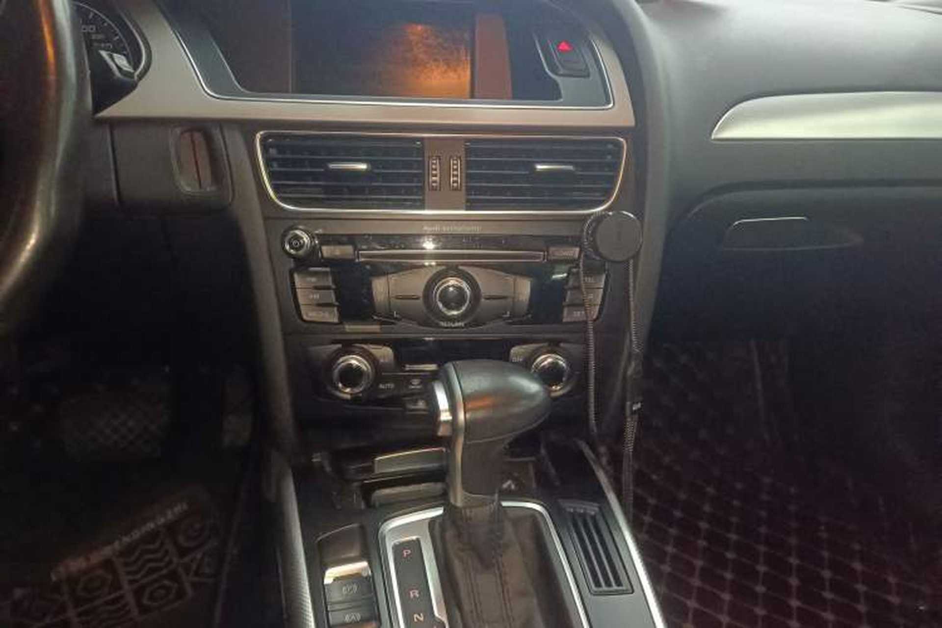 Used Audi A4L 2015 35 TFSI Automatic Standard Model Audio And AC Panel