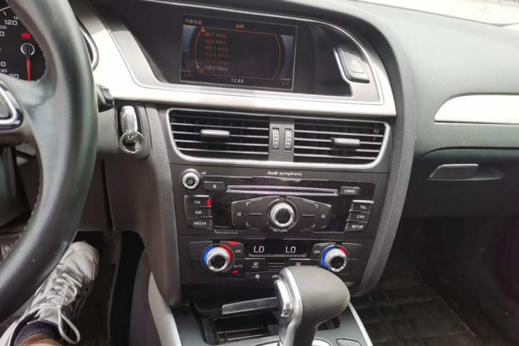 Used Audi A4L 2015 35 TFSI Automatic Standard Model Audio And AC Panel