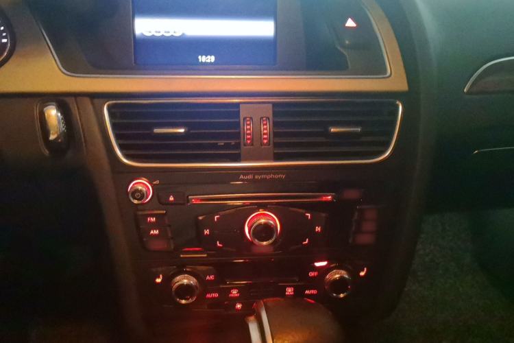 Used Audi A4L 2015 35 TFSI Automatic Comfort Model Audio And AC Panel