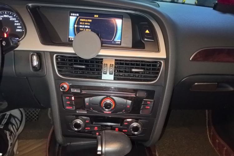 Used Audi A4L 2015 30 TFSI Automatic Comfort Model Audio And AC Panel