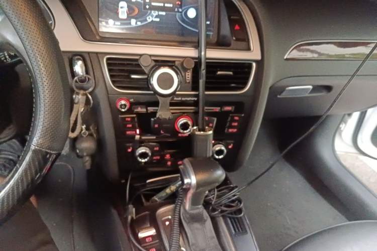 Used Audi A4L 2015 35 TFSI Automatic Comfort Model Audio And AC Panel