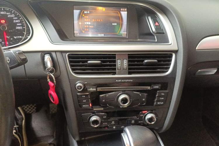Used Audi A4L 2015 35 TFSI Automatic Standard Model Audio And AC Panel