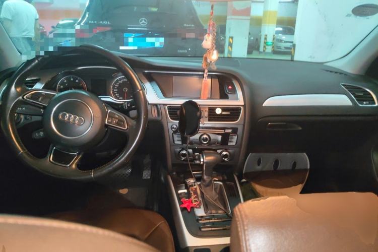 Used Audi A4L 2015 35 TFSI Automatic Standard Model Center Console