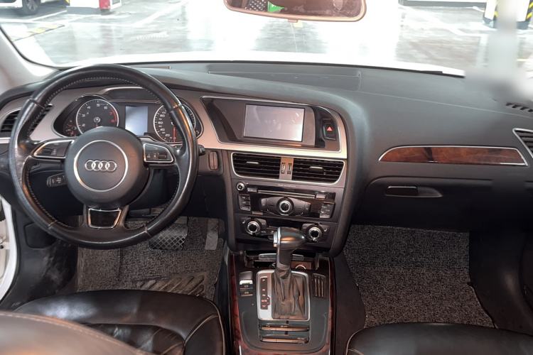 Used Audi A4L 2015 35 TFSI Automatic Comfort Model Center Console