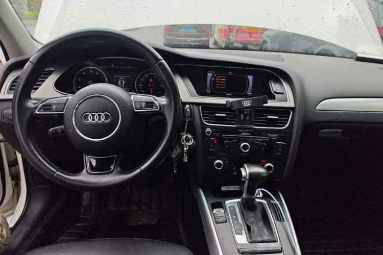 Used Audi A4L 2015 35 TFSI Automatic Standard Model Center Console