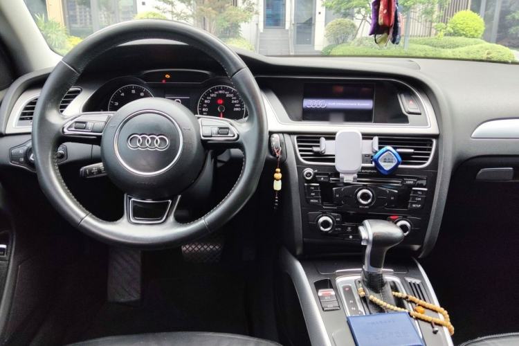 Used Audi A4L 2015 35 TFSI Automatic Standard Model Center Console
