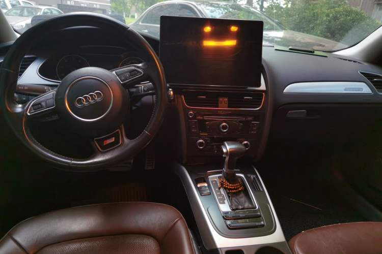 Used Audi A4L 2015 45 TFSI quattro Individual Sport Edition Center Console