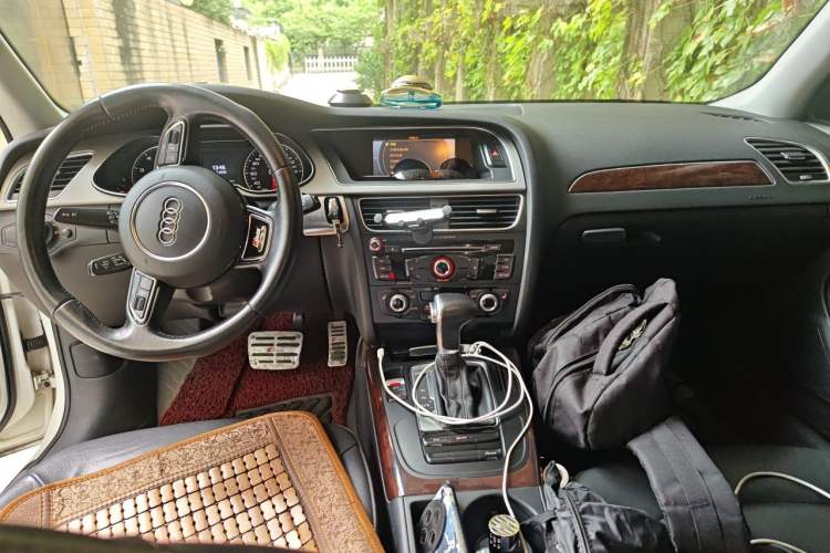 Used Audi A4L 2015 35 TFSI Automatic Comfort Model Center Console