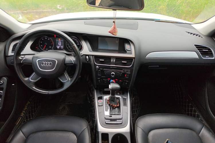 Used Audi A4L 2015 30 TFSI Automatic Comfort Model Center Console