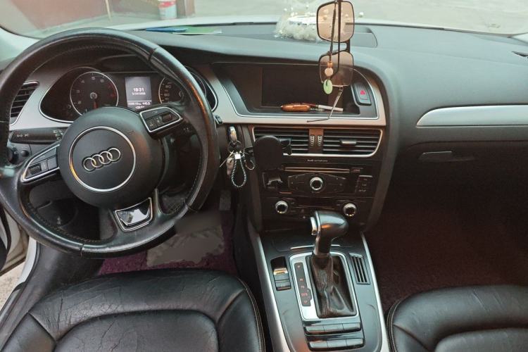 Used Audi A4L 2015 35 TFSI Automatic Standard Model Center Console