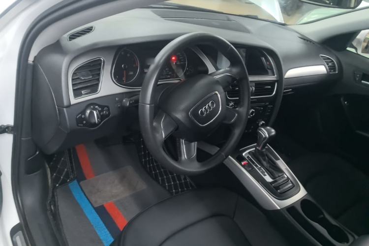 Used Audi A4L 2015 30 TFSI Automatic Comfort Model Center Console