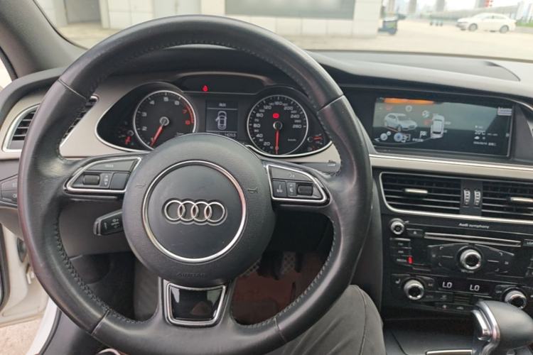 Used Audi A4L 2015 35 TFSI Automatic Comfort Model Center Console