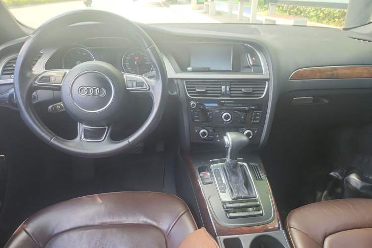 Used Audi A4L 2015 35 TFSI Automatic Comfort Model Center Console