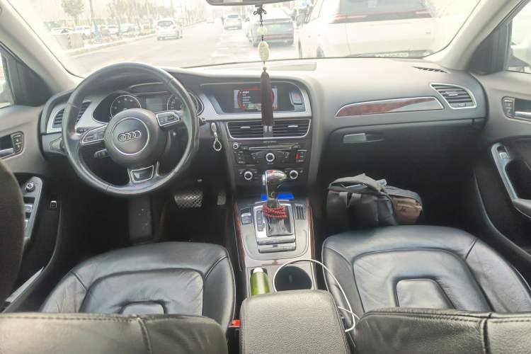 Used Audi A4L 2015 35 TFSI Automatic Comfort Model Center Console