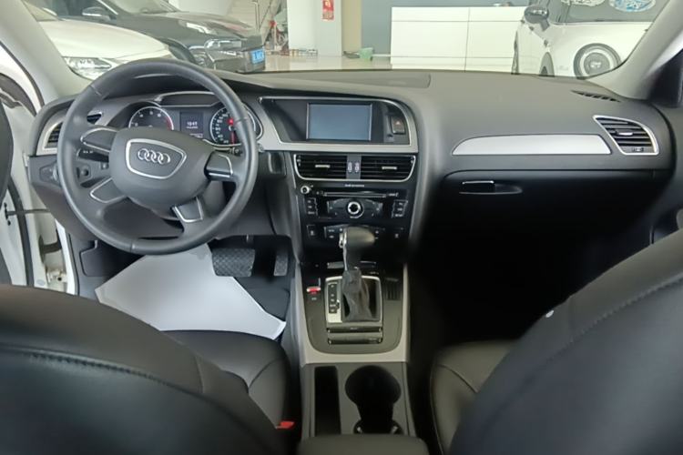 Used Audi A4L 2015 30 TFSI Automatic Comfort Model Center Console
