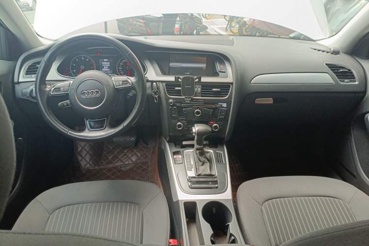 Used Audi A4L 2015 35 TFSI Automatic Standard Model Center Console
