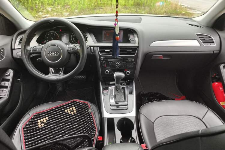 Used Audi A4L 2015 35 TFSI Automatic Standard Model Center Console