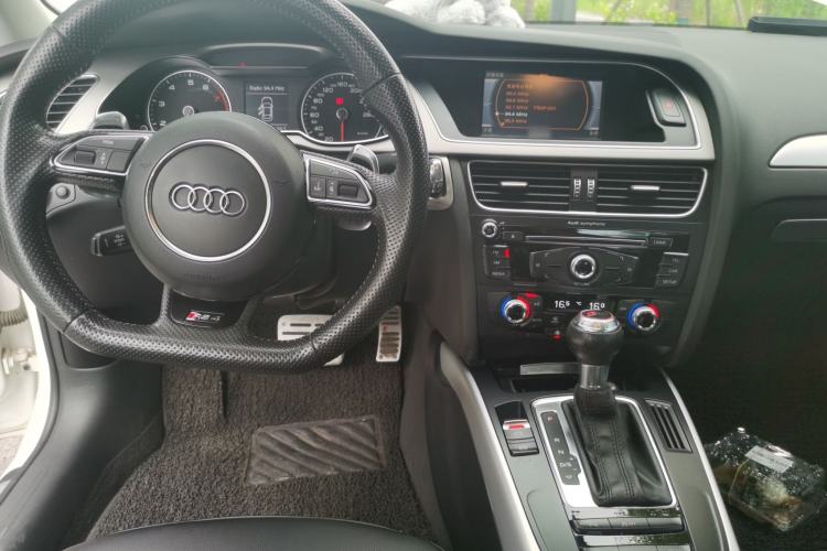 Used Audi A4L 2015 45 TFSI quattro Individual Sport Edition Center Console