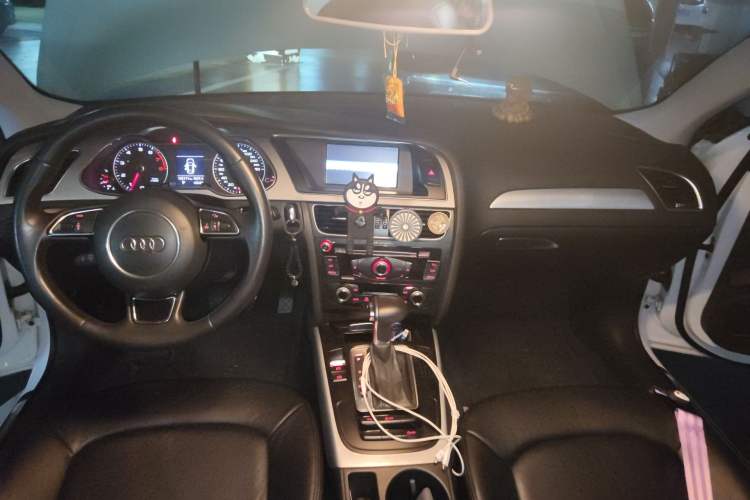 Used Audi A4L 2015 35 TFSI Automatic Standard Model Center Console