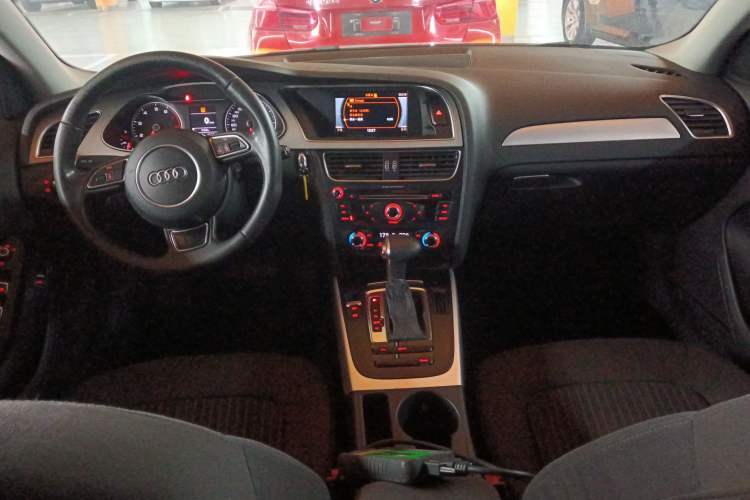 Used Audi A4L 2015 35 TFSI Automatic Standard Model Center Console