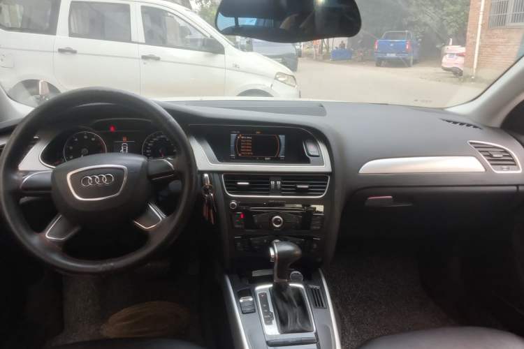 Used Audi A4L 2015 30 TFSI Automatic Comfort Model Center Console
